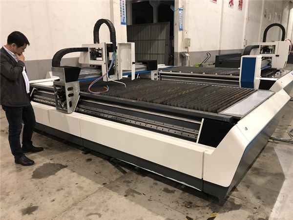 एक लेजर काटने की मशीन 700-6000 w में पाइप और शीट काटना